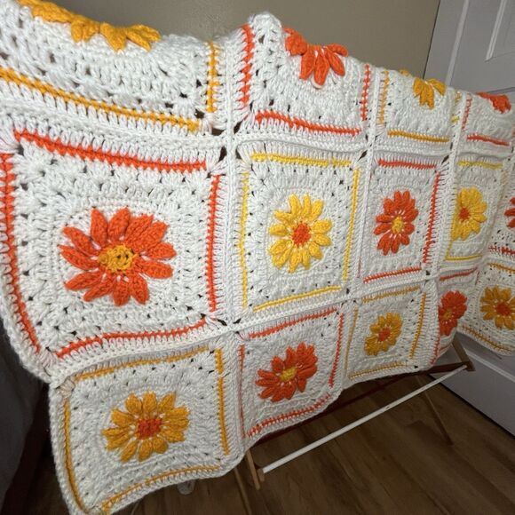 Vtg Sunflower Granny Square Crochet Afghan Blanket/Throw 70s Unique Rustic 58x76 - Picture 7 of 9